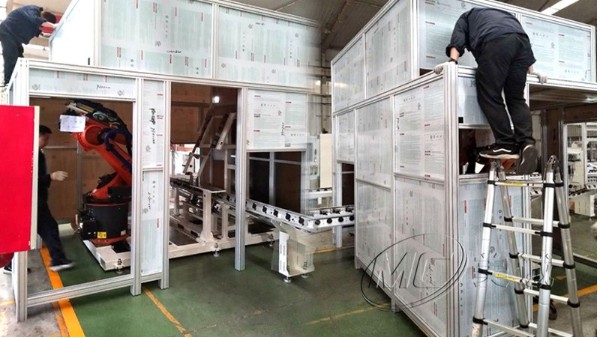 鋁型材機器人設(shè)備防護(hù)罩